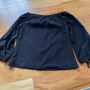 Vince Camuto Black Textured Blouse With Bow Sleeves Size Small